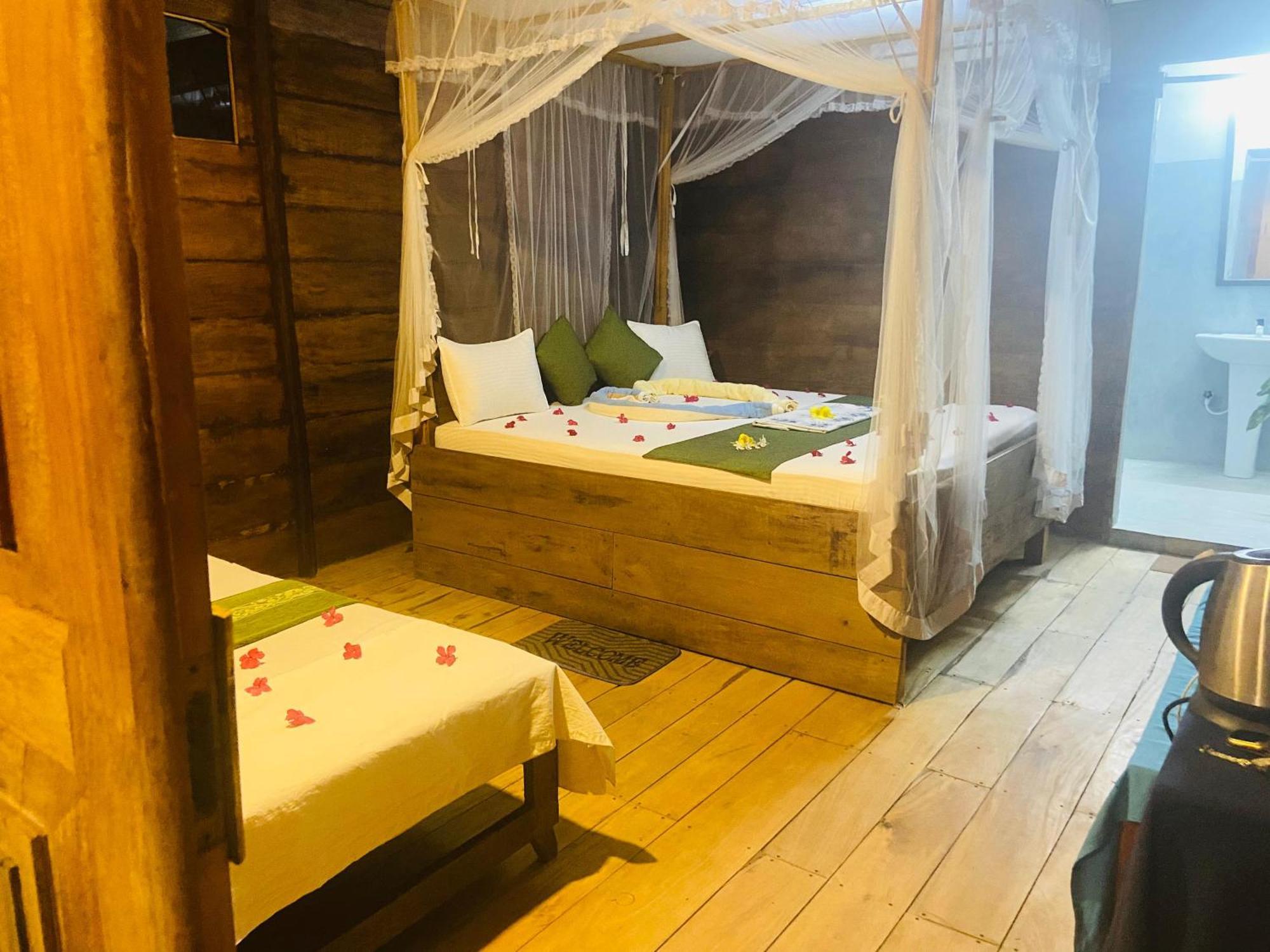 Coconut Island Yala Safari Place ทิซซามาฮารามา ภายนอก รูปภาพ