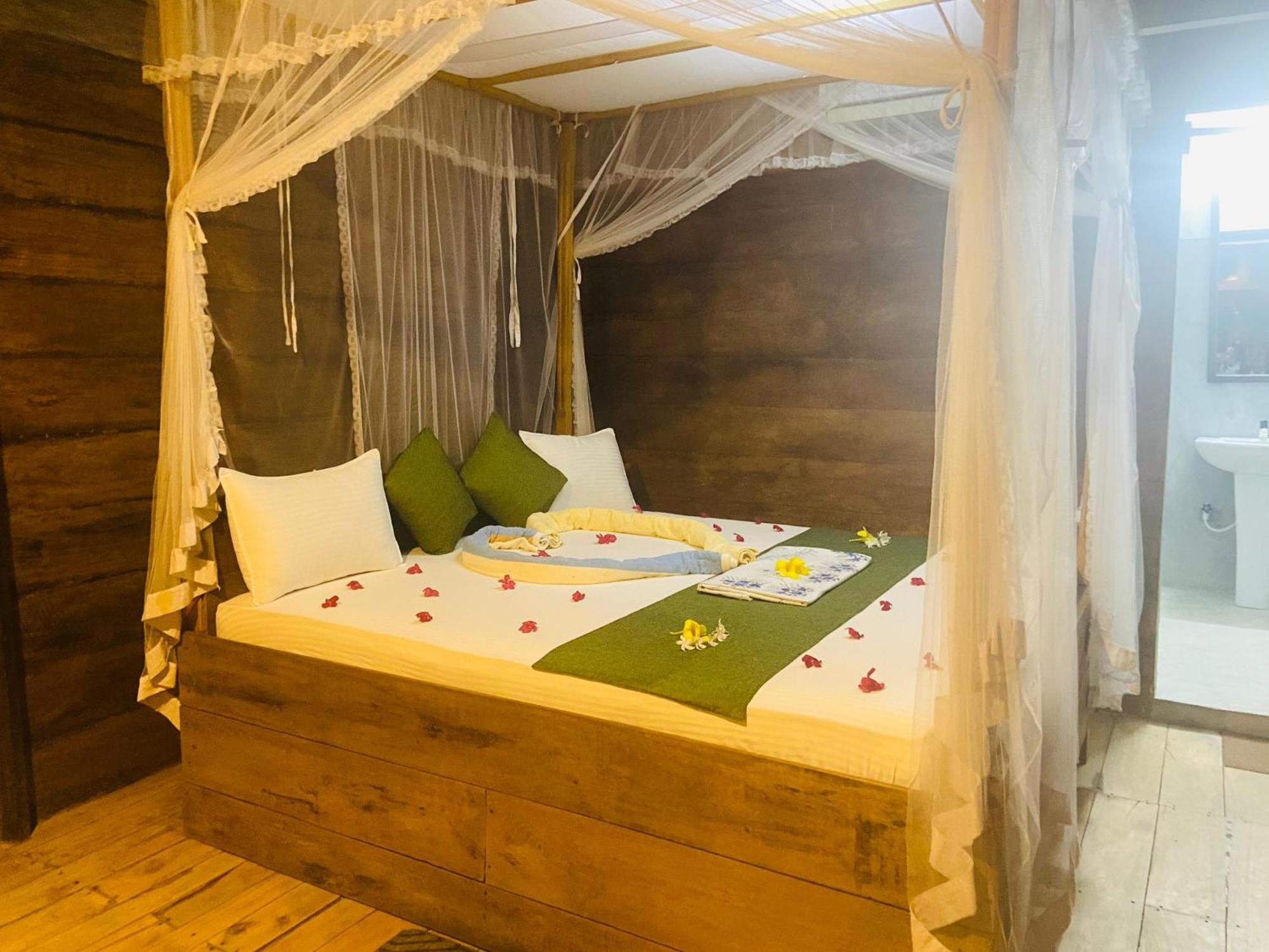 Coconut Island Yala Safari Place ทิซซามาฮารามา ภายนอก รูปภาพ