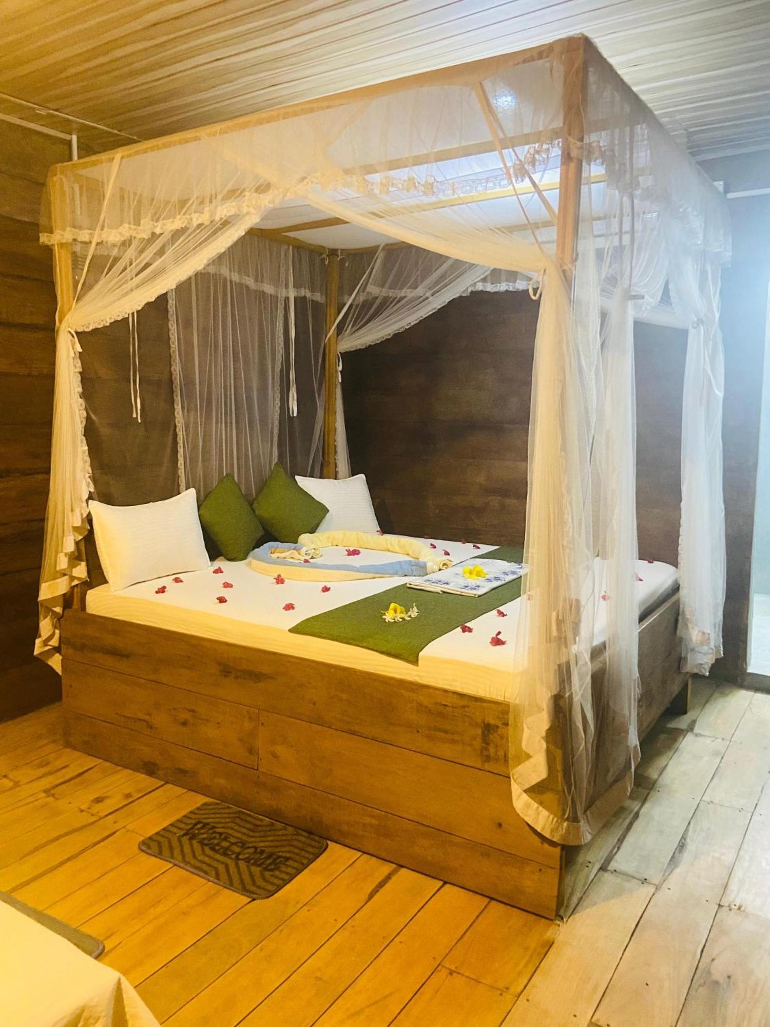 Coconut Island Yala Safari Place ทิซซามาฮารามา ภายนอก รูปภาพ